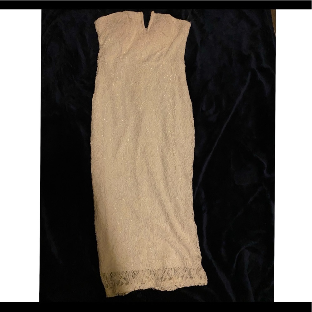 Beautiful Slim strapless white dress